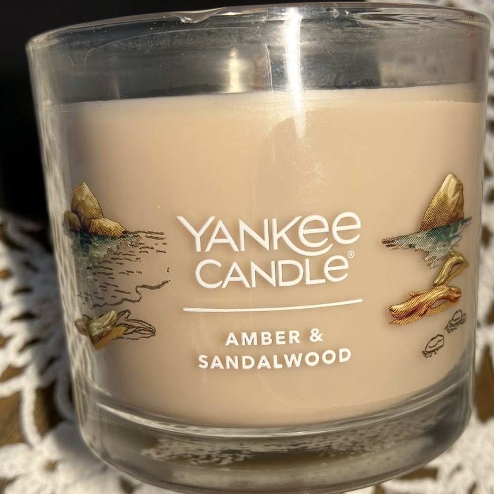 Set Of Two Yankee Candles - Picture 5 of 6